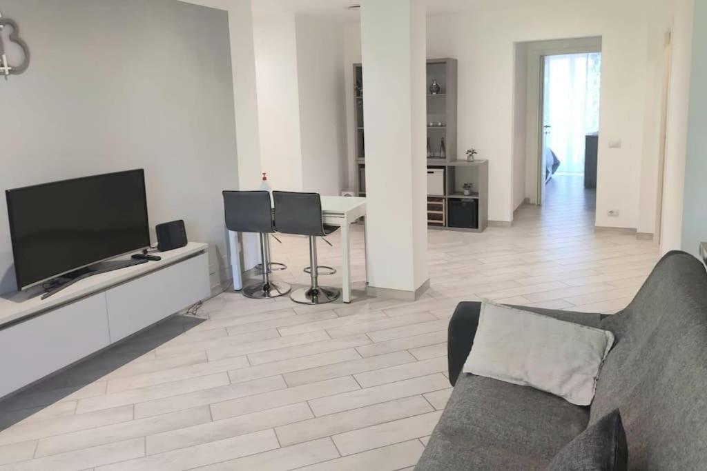 Ampio Bilocale In Zona Porta Vittoria / Corso Lodi Apartment Milan Bagian luar foto